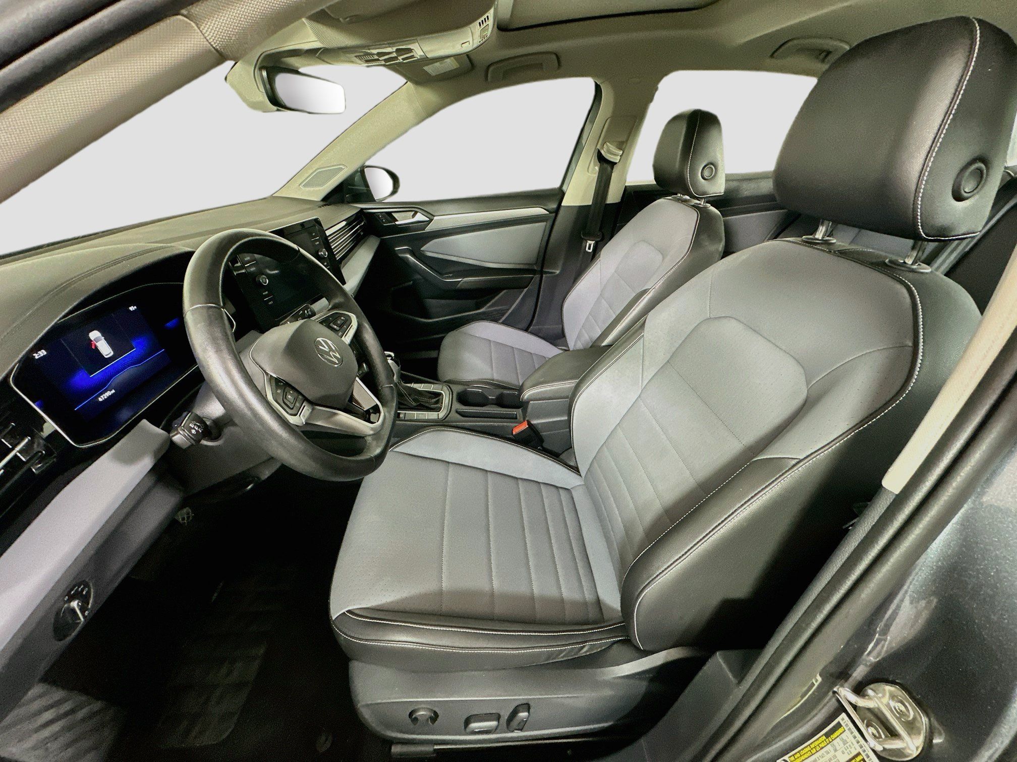Used 2025 Volkswagen Jetta SE FWD image 13