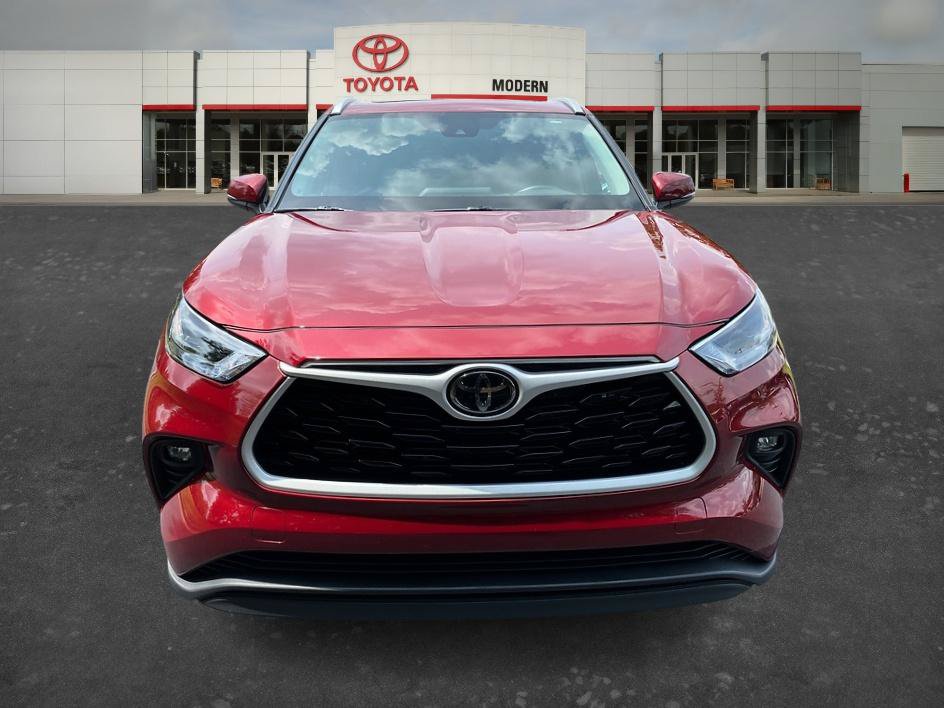 Certified 2026 Toyota Highlander XLE AWD/4WD image 2