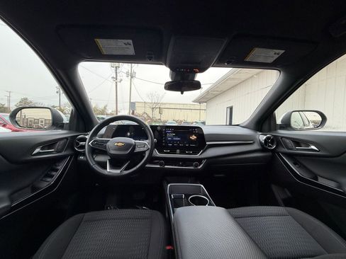 Used 2025 Chevrolet Equinox LT image 32