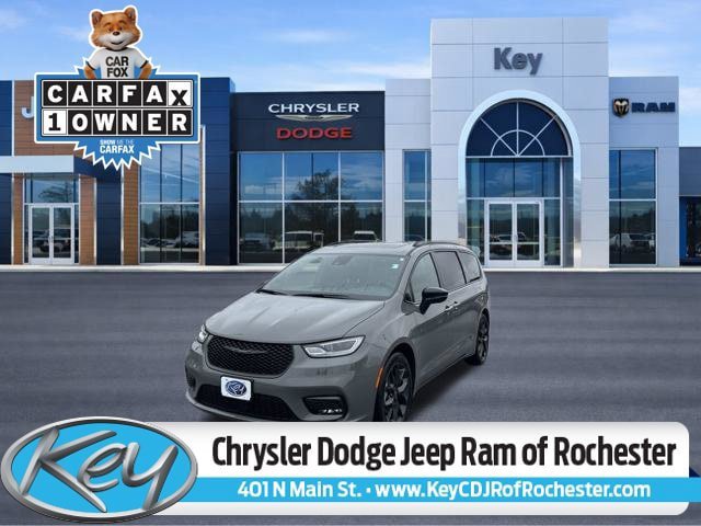 Used 2025 Chrysler Pacifica Limited FWD image 1