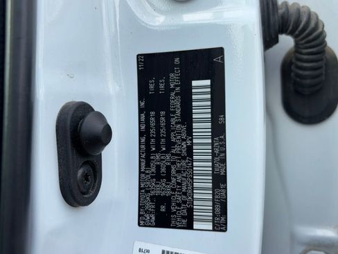 Used 2023 Toyota Highlander LE image 31