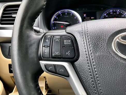 Used 2019 Toyota Highlander Limited Platinum AWD/4WD image 23