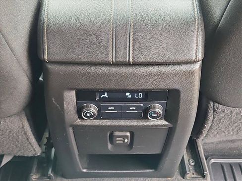 Certified 2019 Chevrolet Traverse LT FWD image 24