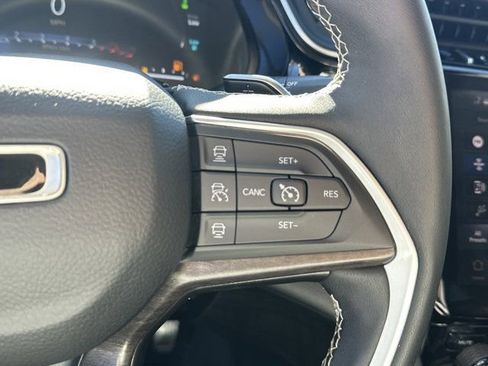 Used 2023 Jeep Grand Cherokee 30th Anniversary image 33