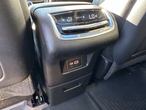 Certified 2023 Cadillac XT6 Premium Luxury image 8