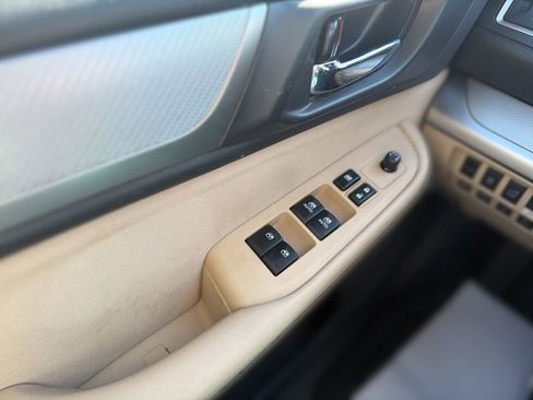 Used 2017 Subaru Outback 2.5i Premium image 19