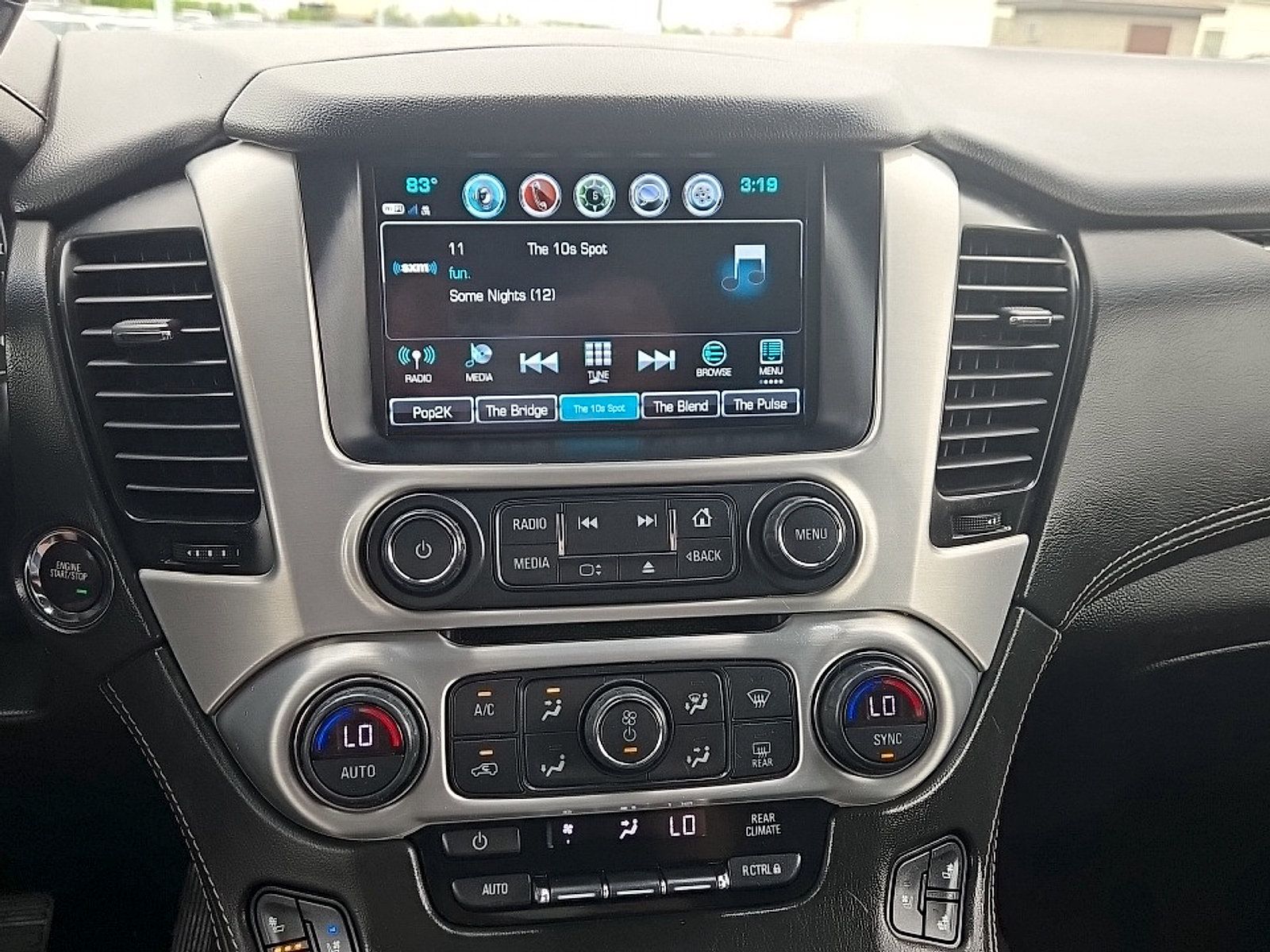 Used 2019 GMC Yukon SLT w/ Graphite Performance Edition AWD/4WD image 16