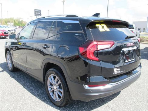 Used 2022 GMC Terrain SLT w/ Infotainment Package II AWD/4WD image 5