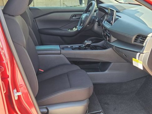Used 2025 Nissan Rogue S FWD image 28