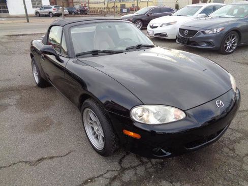 Used 2004 MAZDA MX-5 Miata LS w/ Convenience Pkg image 13