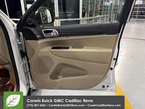 Used 2014 Jeep Grand Cherokee Limited w/ Luxury Group II image 34