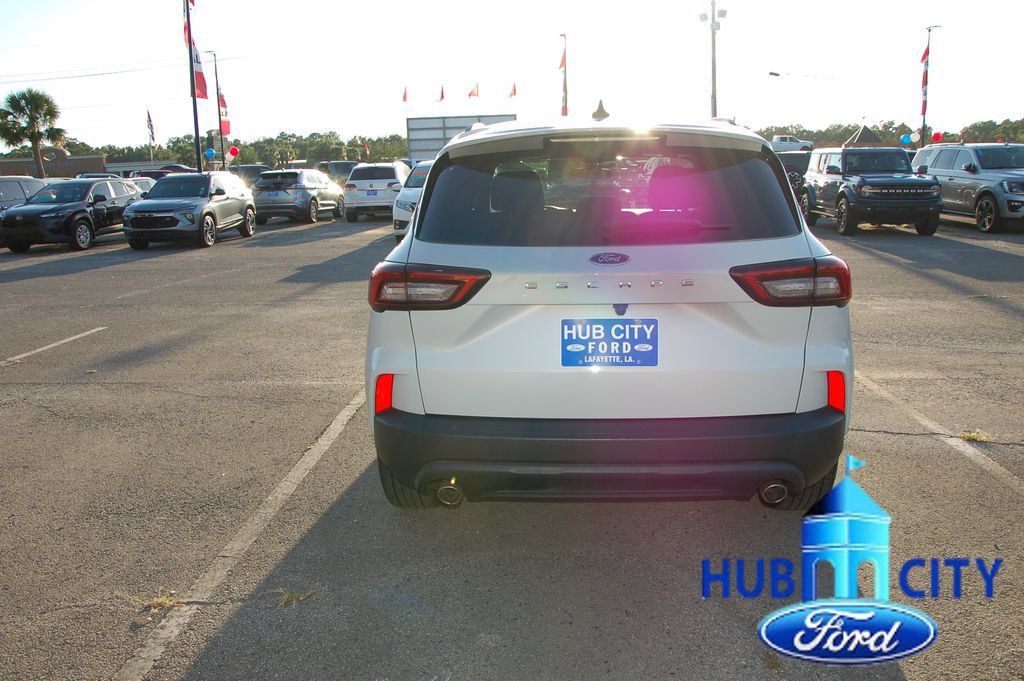 Used 2025 Ford Escape ST-Line FWD image 4