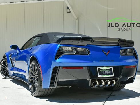 Used 2015 Chevrolet Corvette Z06 w/ 3LZ Preferred Equipment Group RWD image 8