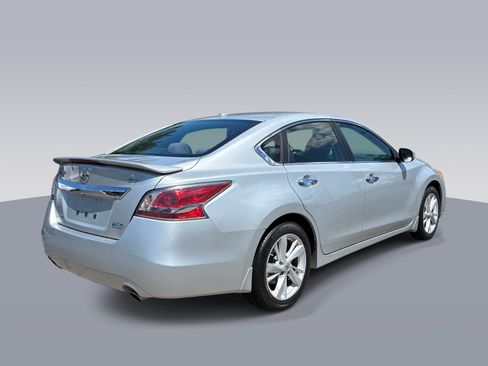 Used 2014 Nissan Altima 2.5 SV w/ Convenience Package FWD image 7