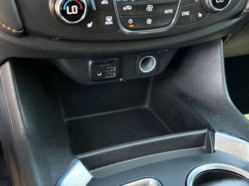 Used 2021 Chevrolet Traverse RS AWD/4WD image 15