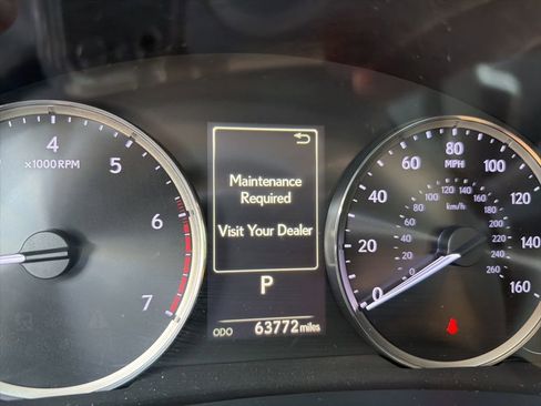 Used 2017 Lexus IS 200t image 8