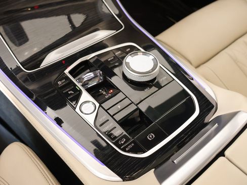 Used 2024 BMW X5 xDrive40i w/ Executive Package image 9