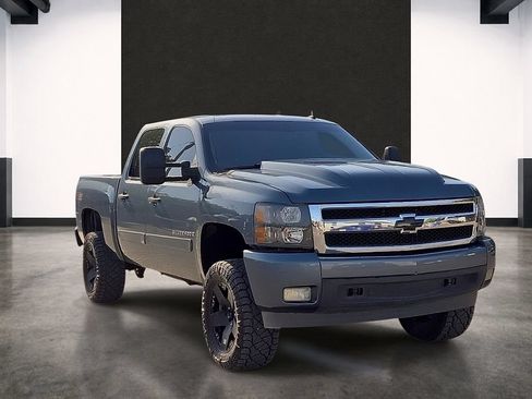 Used 2008 Chevrolet Silverado 1500 LT w/ Suspension Package, Off-Road AWD/4WD image 6