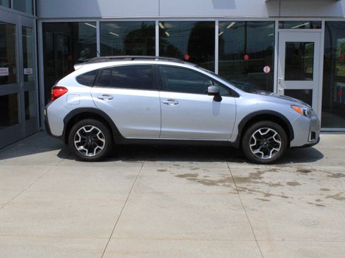 Used 2017 Subaru Crosstrek 2.0i Premium AWD/4WD image 4