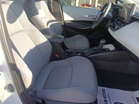Used 2025 Toyota Corolla SE image 30