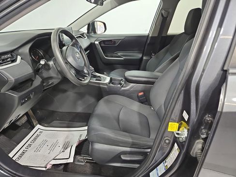 Used 2020 Toyota RAV4 LE image 9