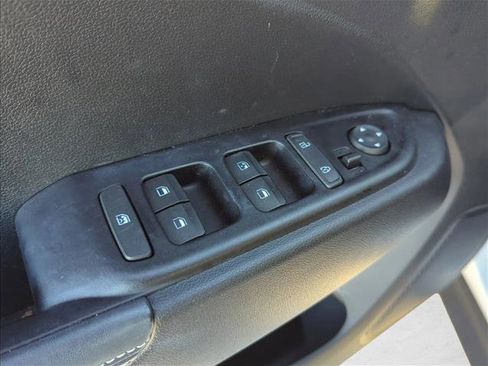 Used 2023 Hyundai Venue Limited image 8