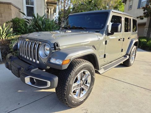 Used 2018 Jeep Wrangler Unlimited Sahara AWD/4WD image 2