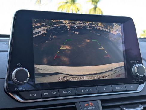 Used 2025 Nissan Altima 2.5 SR image 18