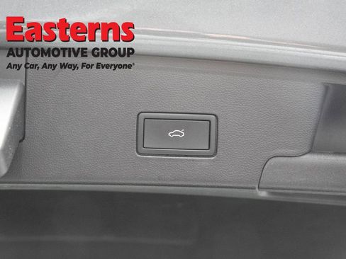 Used 2024 Volkswagen Atlas Cross Sport SE FWD image 9