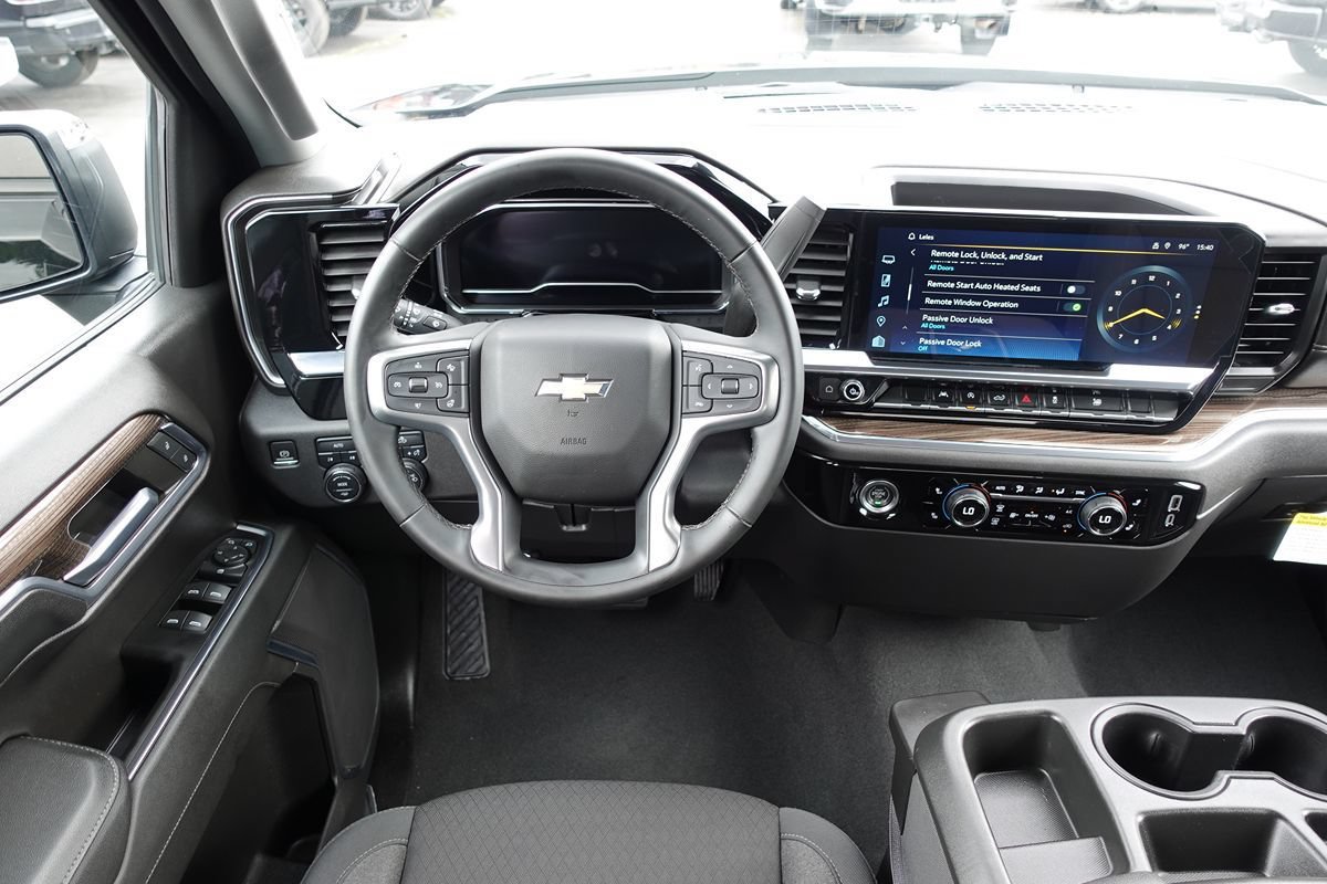 Used 2024 Chevrolet Silverado 1500 LT AWD/4WD image 37
