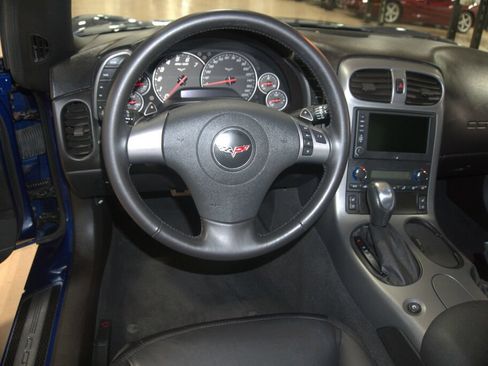 Used 2007 Chevrolet Corvette Coupe w/ Preferred Equipment Group RWD image 39