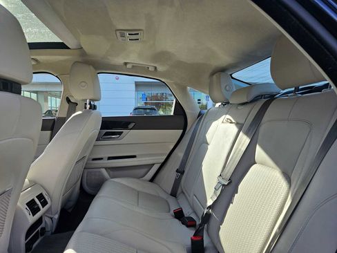 Used 2019 Jaguar XF Prestige image 40