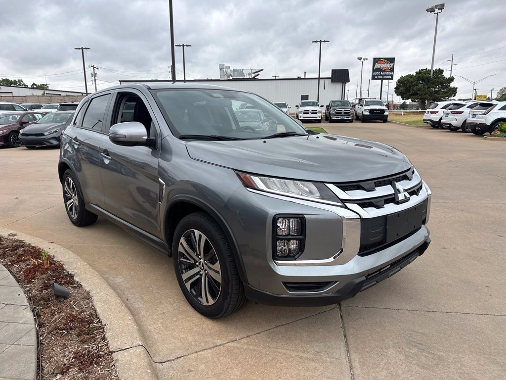 Used 2025 Mitsubishi Outlander Sport SE AWD/4WD image 3