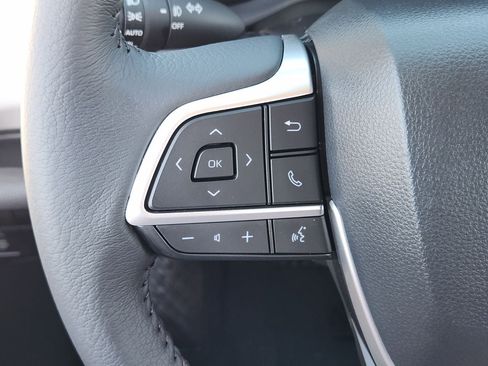 Used 2026 Toyota Sienna XLE image 25