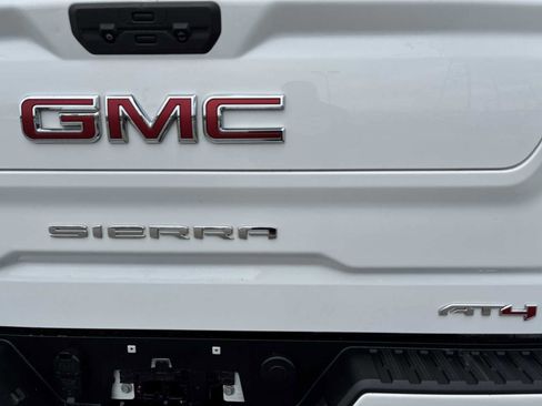 Used 2022 GMC Sierra 1500 AT4 image 32