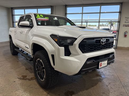 Certified 2024 Toyota Tacoma TRD Sport image 4
