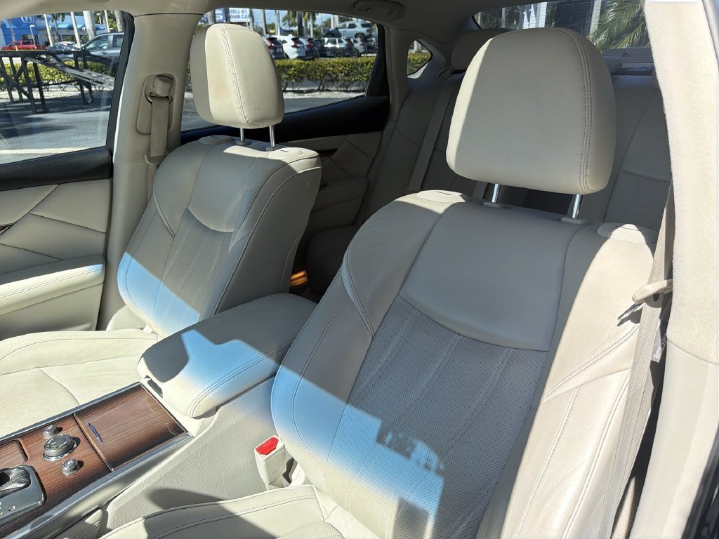 Used 2015 INFINITI Q70 L 3.7 w/ Deluxe Touring Package RWD image 39