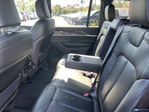 New 2025 Jeep Grand Cherokee Limited image 34