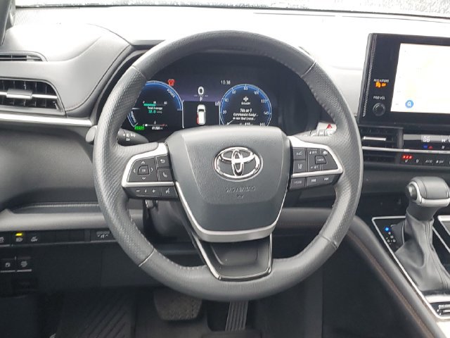 Used 2025 Toyota Sienna Limited AWD/4WD image 12