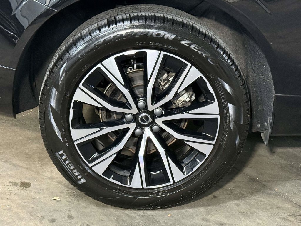 Used 2024 Volvo XC60 B5 Plus w/ Protection Package Premier AWD/4WD image 13