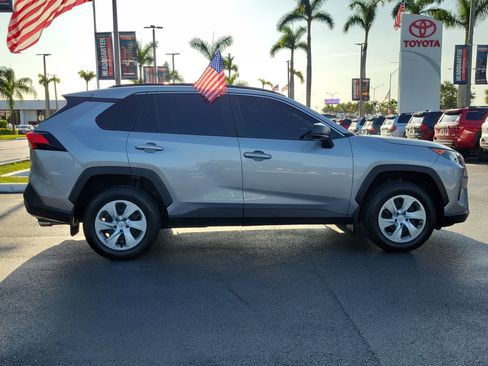 Used 2020 Toyota RAV4 LE FWD image 13