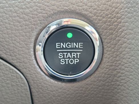 Used 2017 Lincoln Navigator Select image 33