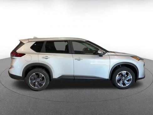 Used 2025 Nissan Rogue SV image 16