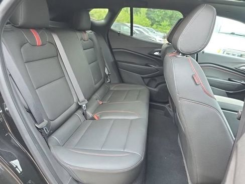 Used 2025 Chevrolet Trax RS w/ Sunroof Package FWD image 9