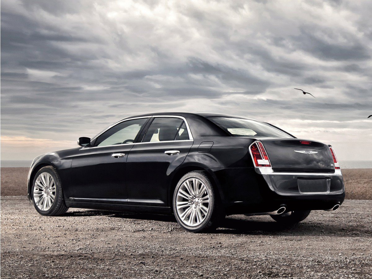 Used 2014 Chrysler 300 RWD image 1