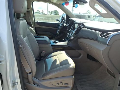 Used 2015 Chevrolet Suburban LT RWD image 17