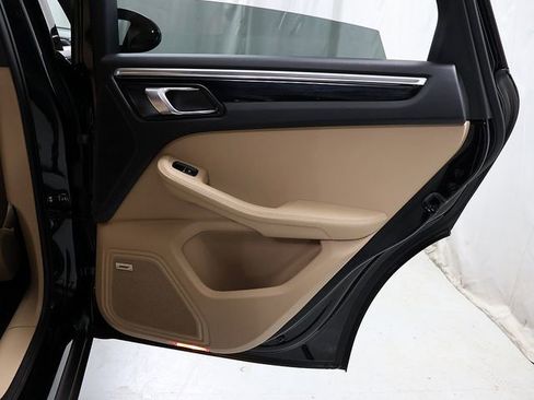 Used 2021 Porsche Macan image 31