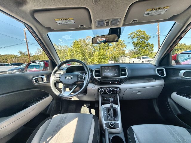 Used 2025 Hyundai Venue SEL FWD image 19
