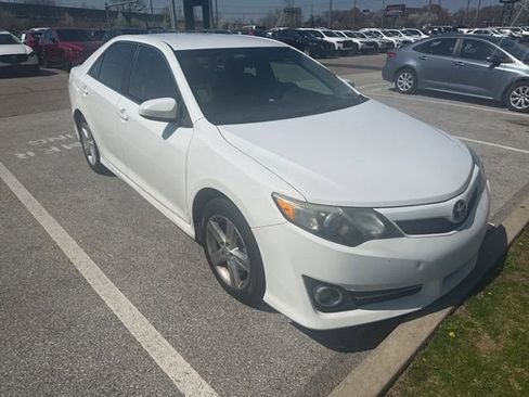 Used 2014 Toyota Camry SE image 19