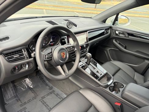 Certified 2026 Porsche Macan AWD/4WD image 15
